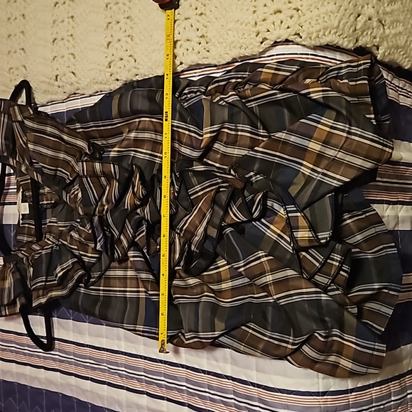 Ruffled,  gathered on the sides & back - Picture 4 of 5